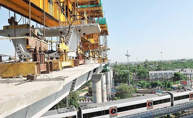 Delhi Metro at Dhaula Kuan - photo: Economic Times, used under Creative Commons License (By 2.0)