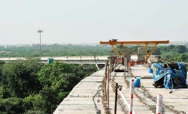 Delhi Metro at Dhaula Kuan - photo: Economic Times, used under Creative Commons License (By 2.0)