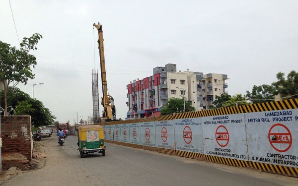 Piling Work in Ahmedabad - photo: Sherlock Holmes, used under Creative Commons License (By 2.0)