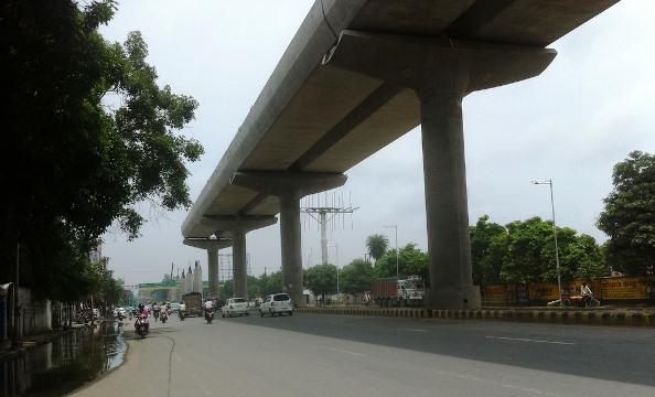 Lucknow Metro Under Construction - photo: Mehar, used under Creative Commons License (By 2.0) 