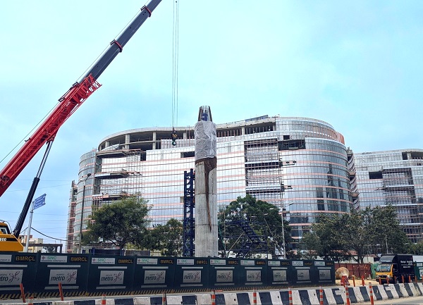 Delhi Metro Rail Corporation - Crossing Delhi's ever busy streets of Outer  Ring Road had been a nightmare for Delhi's residents. DMRC engineers  planned the Phase 3 stations in such a way